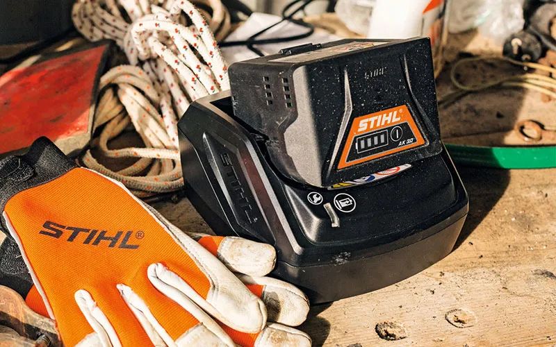 STIHL Batteries and Chargers